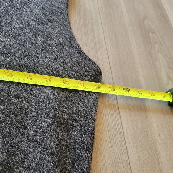 Vintage Jantzen Gray Wool Knit V-Neck Sleeveless Sweater Vest Made In USA - Picture 6 of 6